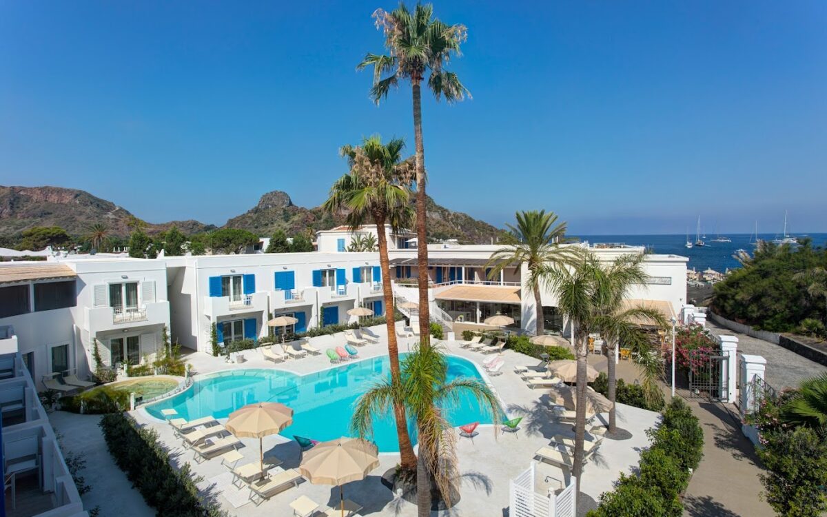 Benvenuti a Les Sables Noirs & Spa: Lusso e Relax sull’Isola di Vulcano